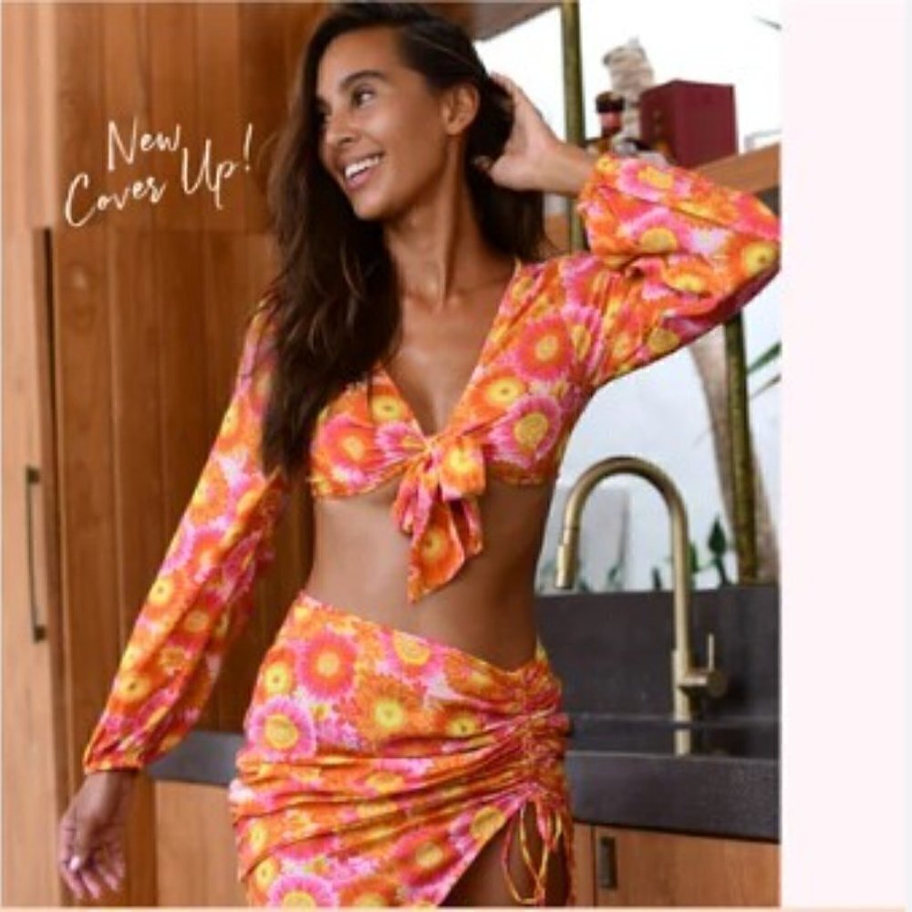 NWT VDM The Label Jemma Crop Tie Front Cover Up Top Retro Daisy Small